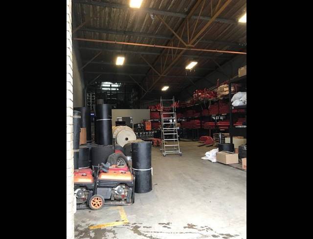 198M² WAREHOUSE TO LET IN GLEN ANIL